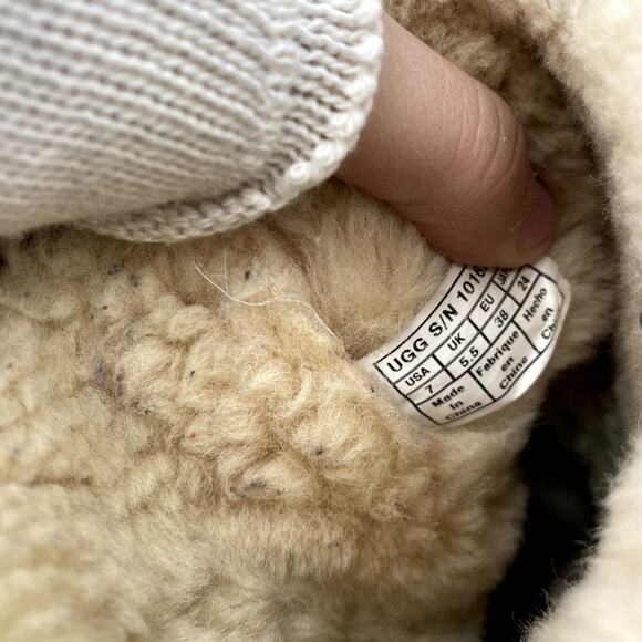 UGG tan brown short shearling boots - Picture 6 of 6